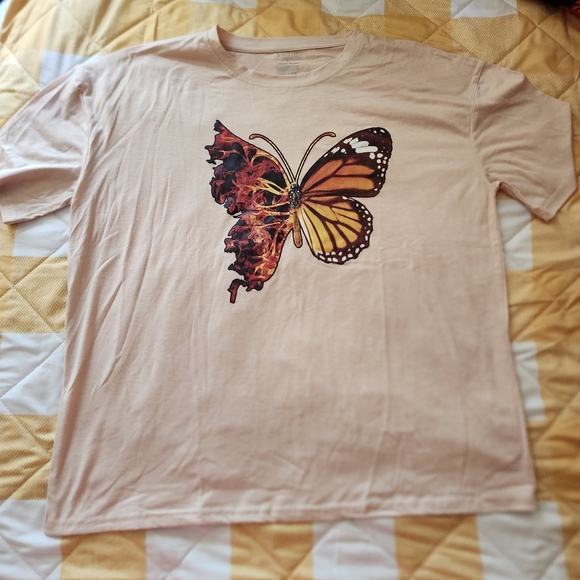Shein women's tshirt, size Large, beige with butterfly design - Picture 2 of 6